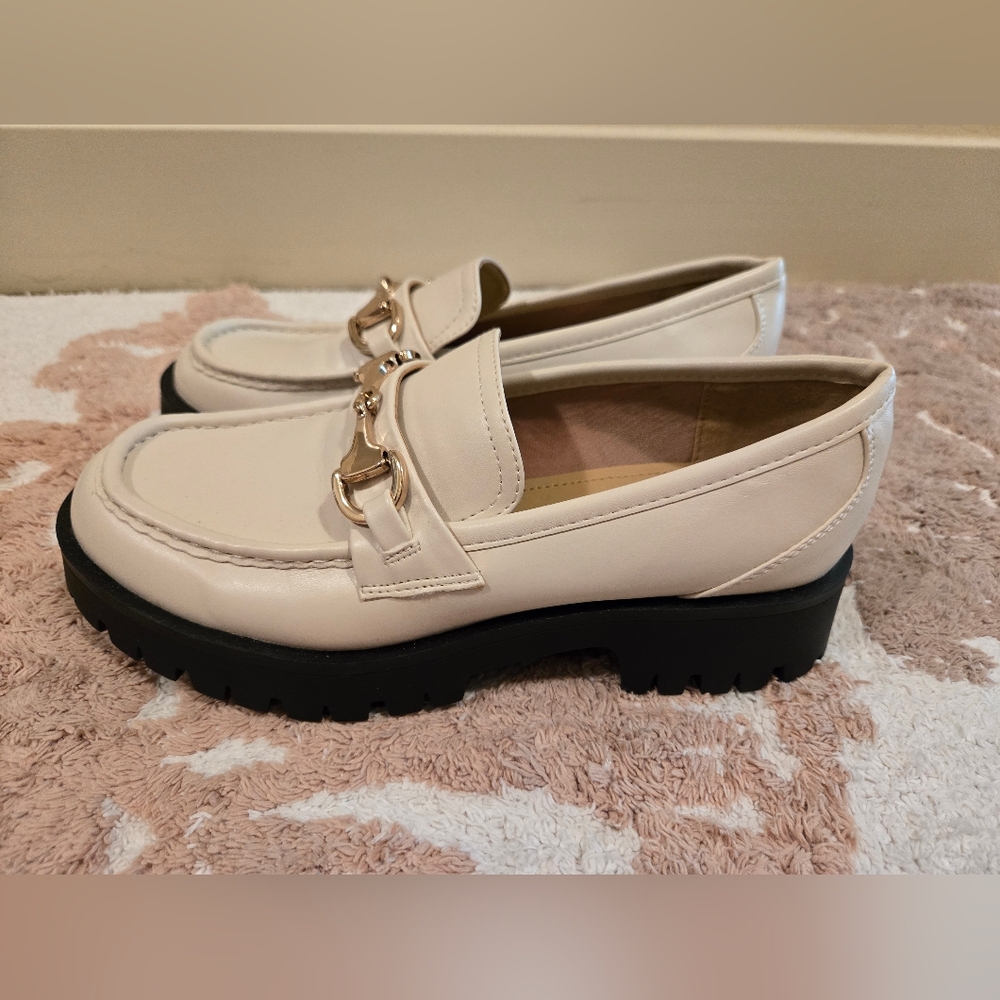 Nine West Loafers Platform Shoes Cream Gold Hardware Size 7.5